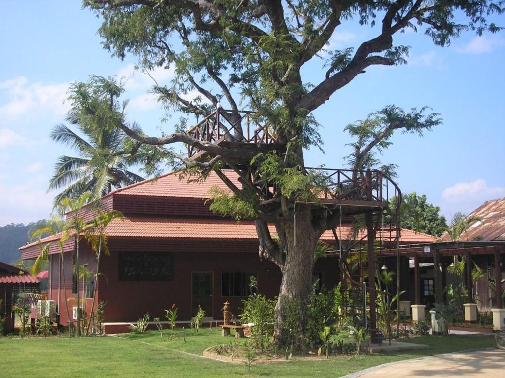 Tamarind Grand Resort Mae Sariang Exterior foto