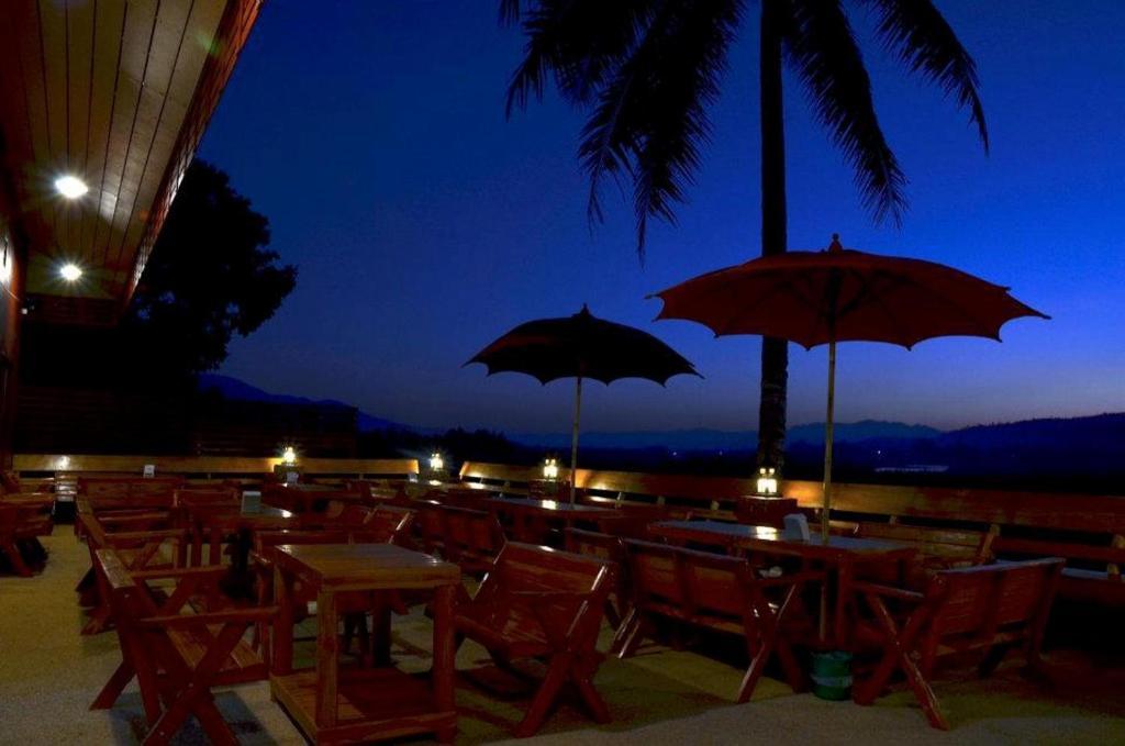 Tamarind Grand Resort Mae Sariang Exterior foto